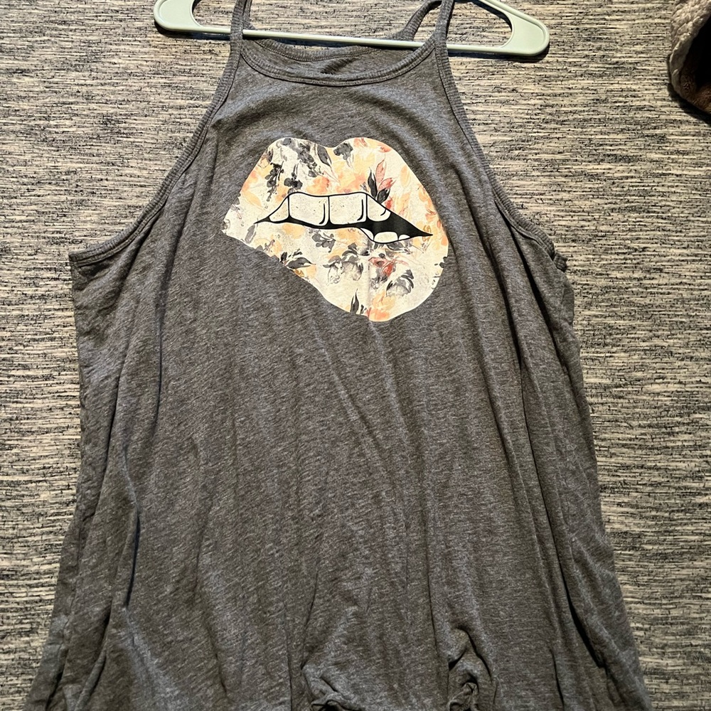 Torrid size 3 sleeveless shirt with lips graphic